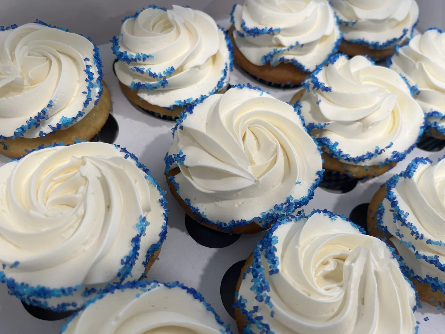 Decorated Cupcakes — Reunion Catering